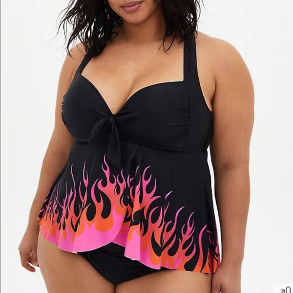 Torrid BLACK FLAMES PUSHUP TANKINI SWIM TOP 00-D/DD EUC (worn once)